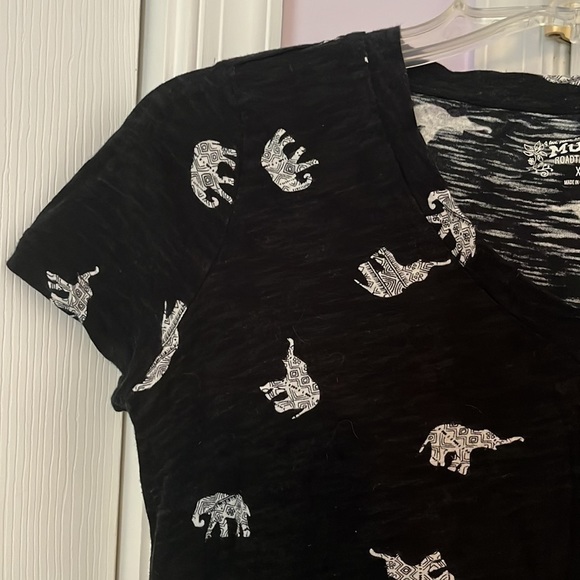 Juniors short sleeve shirt V- Neck Elephant top - Size XS - Picture 3 of 6
